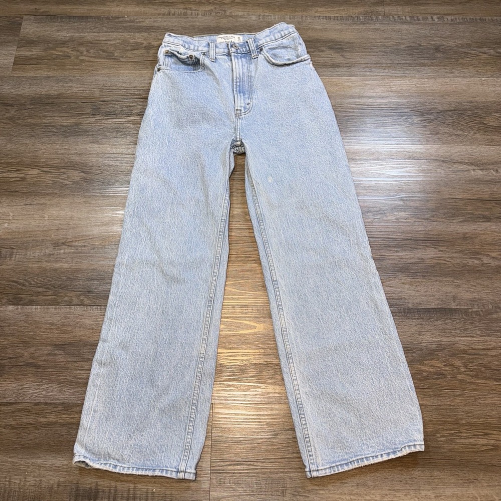 Abercrombie & Fitch High Rise 90s Relaxed Jeans 0/W25 Light Wash Wide-Leg Cut